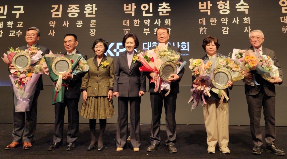 "국민 건강과 의약품 안전 사용에 헌신, 존경하고 감사합니다" - 뉴스 썸네일 이미지