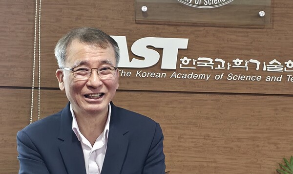 “AI 못 다루면 약사 직역 흔들…약학대학 교육 변화 필요”