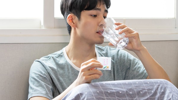 Photo: kpanews.co.kr How to Relieve Cold Symptoms: Sore Throat and Fever Care Tips